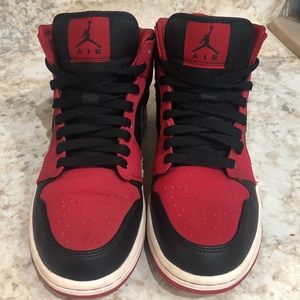 NIKE AIR JORDAN 1 MID "BRED" BLACK-GYM RED